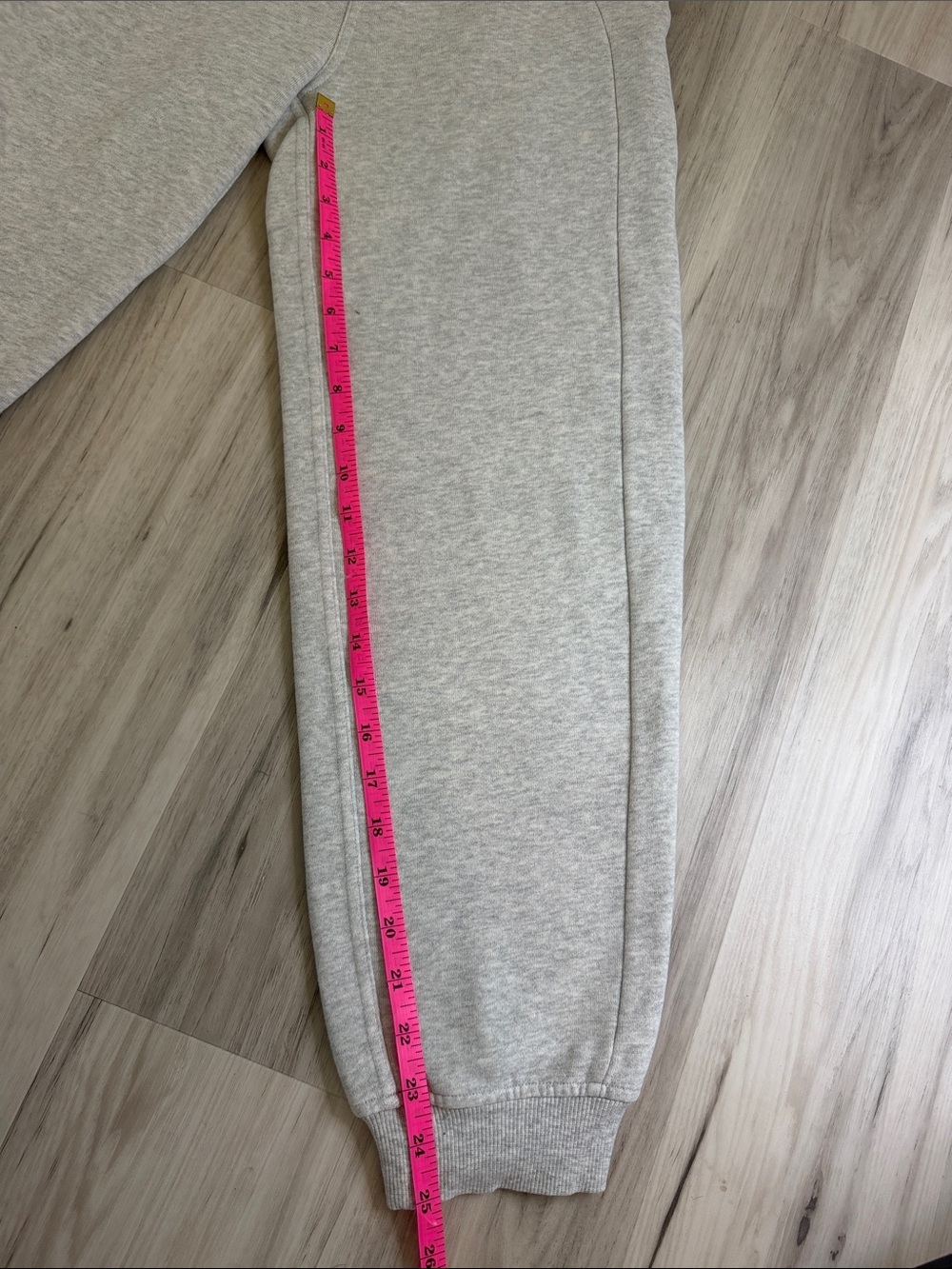 Lululemon Women’s Light Gray Joggers size 0
PERFECT CONDITION - Picture 4 of 14